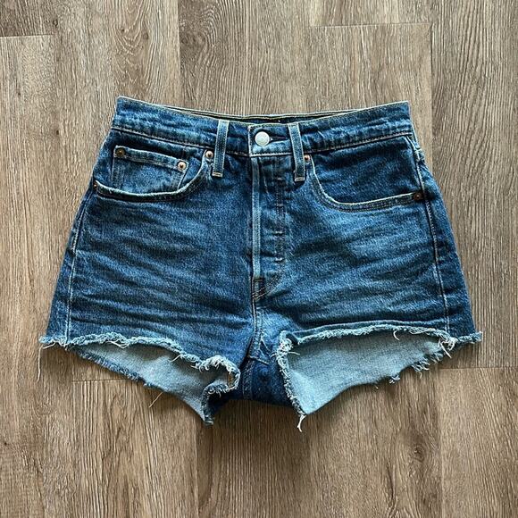 Levi's 501 Button Fly Medium Wash High Rise Denim Shorts Size 26 - Picture 1 of 5